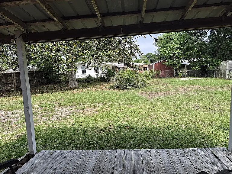 517 Winthrop St — Photo 11