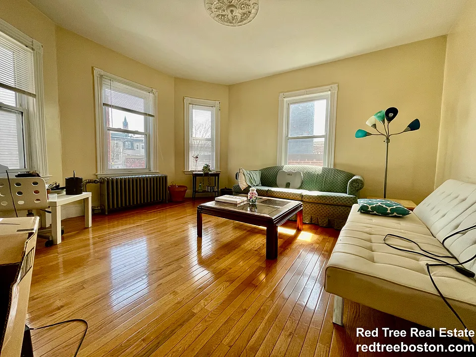 46 Aspinwall Ave #3