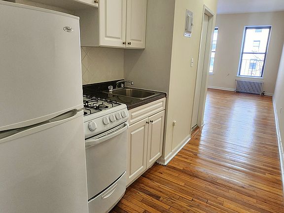 3rd image of 202 W 106th St APT 42