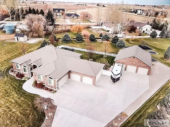 3rd image of 3922 N McKibben Ln