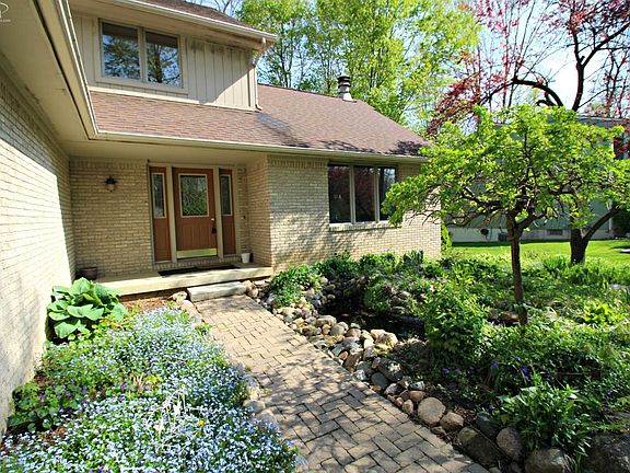 2nd image of 380 River Woods Dr