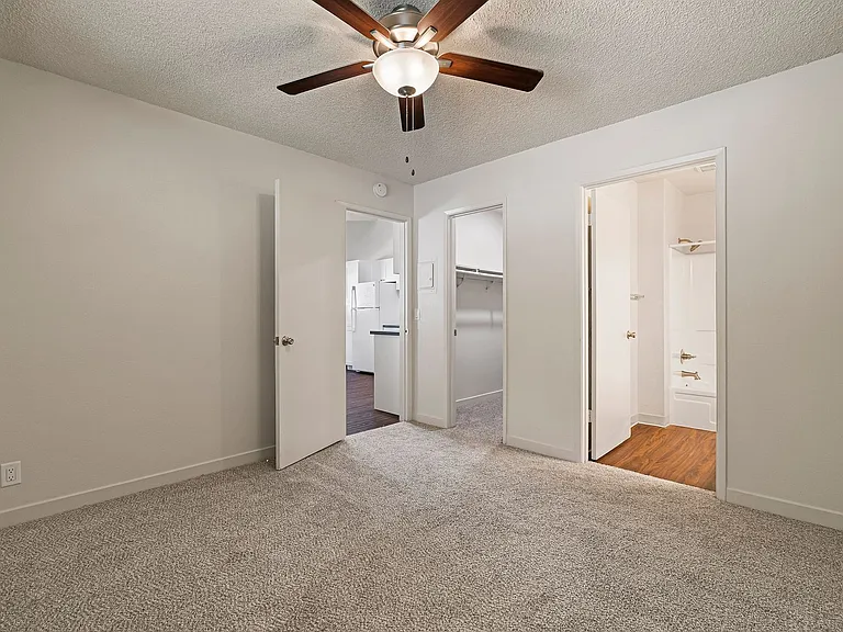 Train Station Apartments — Photo 18