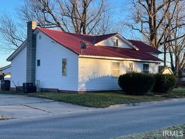 114 Railroad St, Middlebury, IN 46540