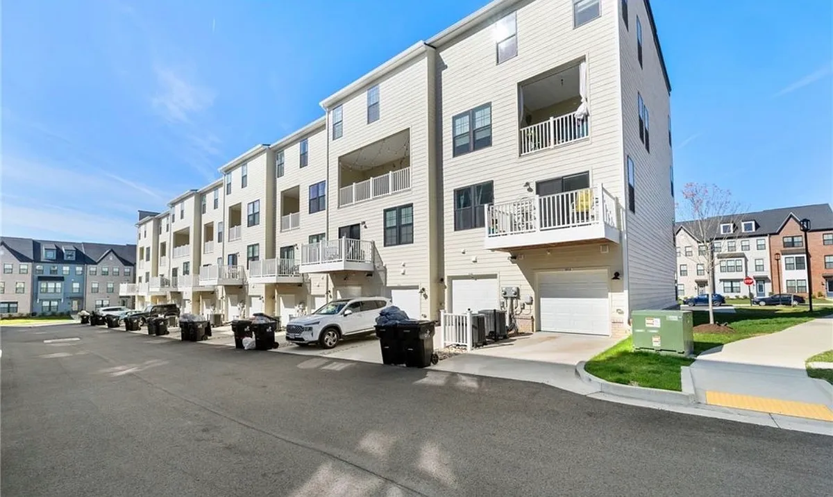 Building Photo - 585 Hazel Pl #A