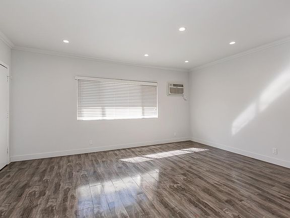 5th image of 411 N La Fayette Park Pl APT 9