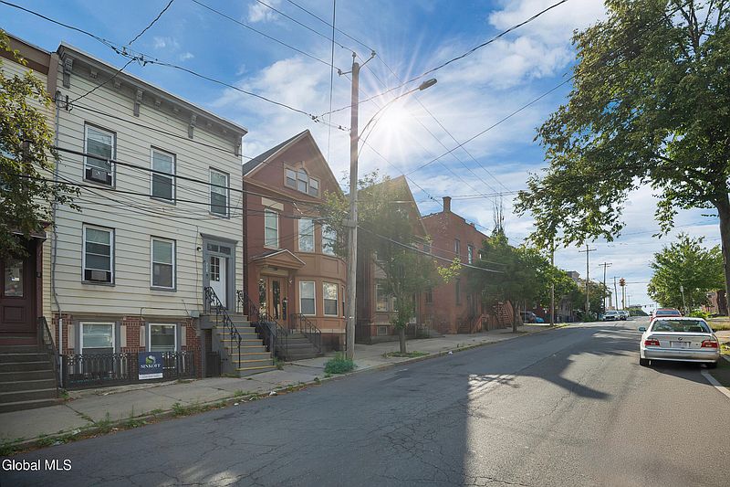 2nd image of 210 Myrtle Avenue