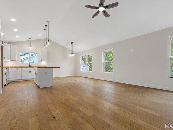 5th image of 628 W Booneslick Rd