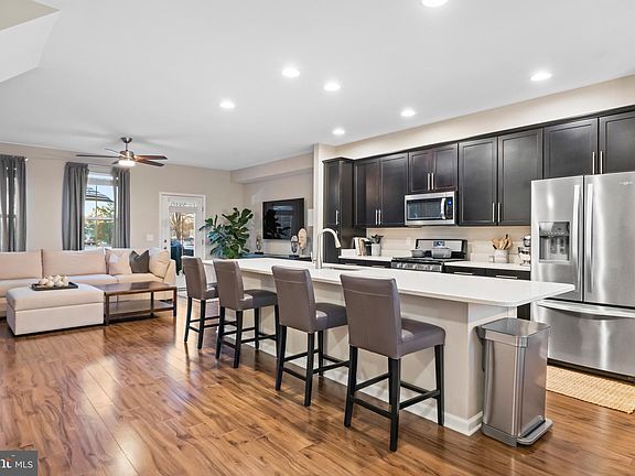 2nd image of 1104 Hudgins Farm Cir