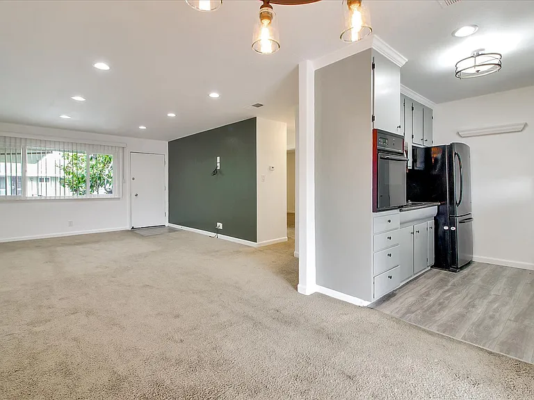 3586 Payne Ave #10 — Photo 3