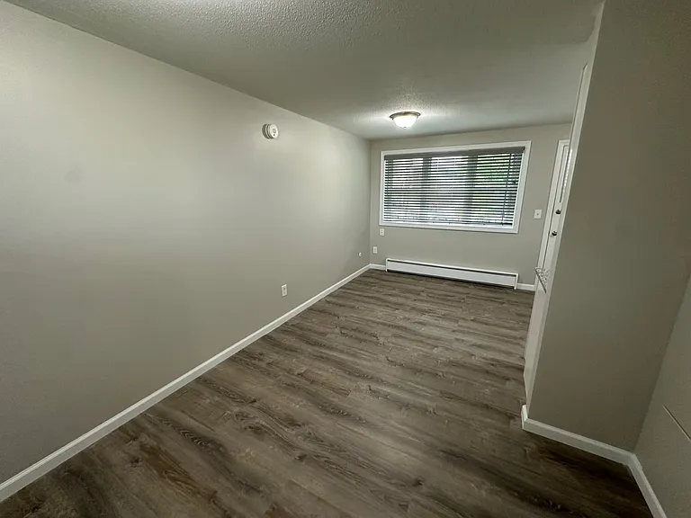 Crestwood Apartments — Photo 24