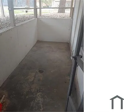 2190 S Holly St — Photo 2