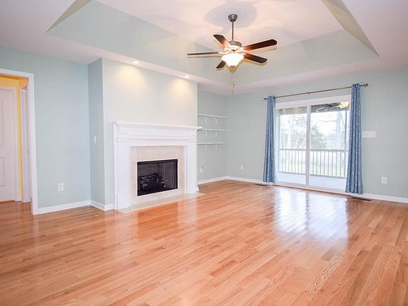 5th image of 484 Lucy Cir