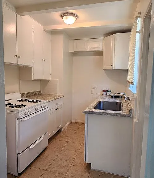 1550 N Arrowhead Ave — Photo 3