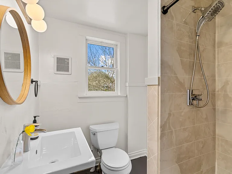 7015 N Greeley Ave #B — Photo 34