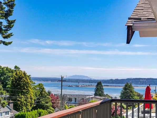 1243 Parker St, White Rock, BC V4B 4S2