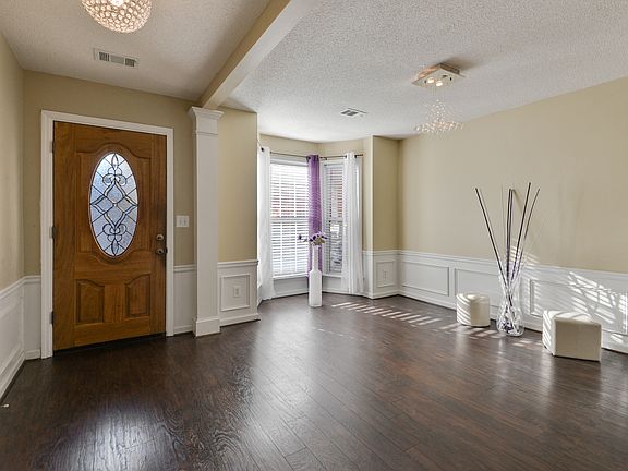 3rd image of 2711 Cottesford Dr SE