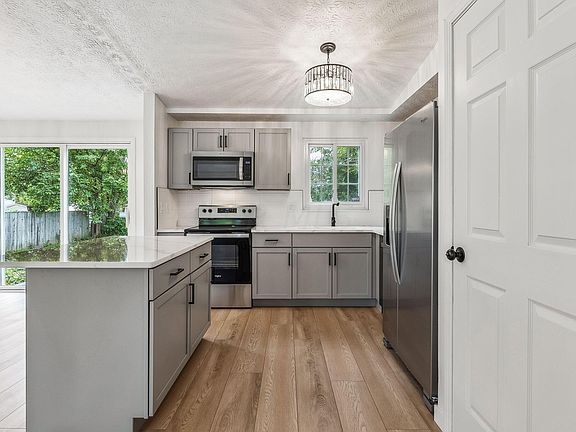 5th image of 3021 Deepwood Dr