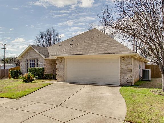 3rd image of 3805 Park Oaks Ct
