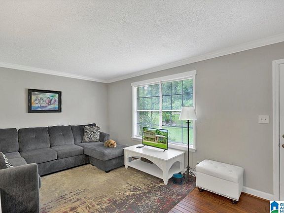 4th image of 617 Dogwood Dr