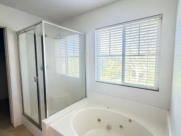 6205 Long Cove Dr — Photo 9
