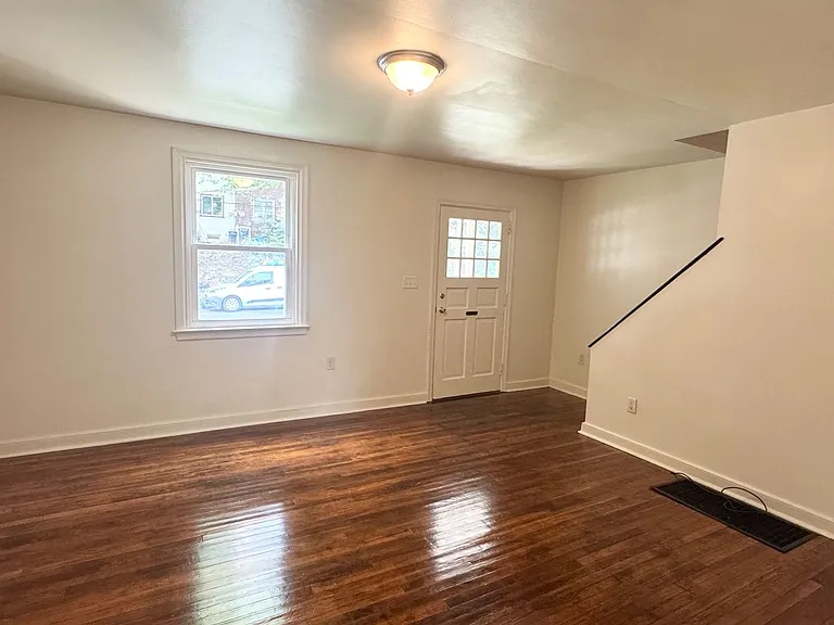 415 Fairview Ave — Photo 2