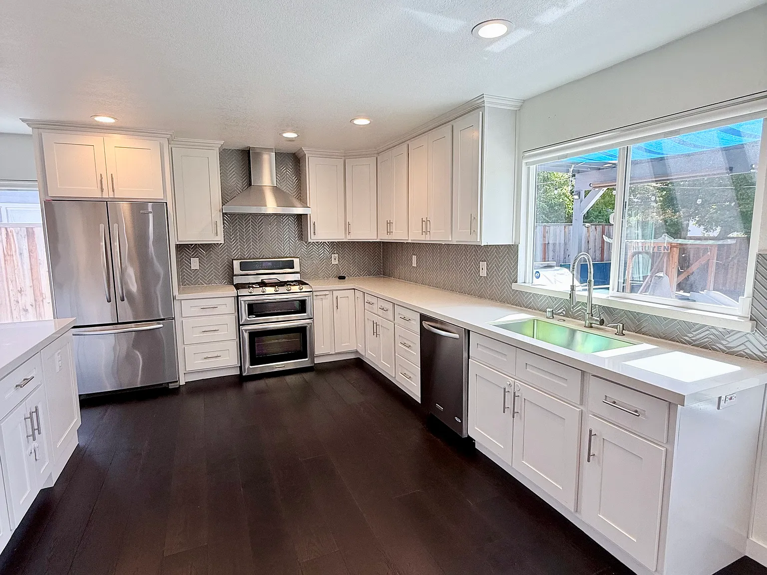 4 bed, 2.5 bath, 2097 sqft, $5,995 — Photo 2