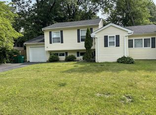 41 Robin Rd, Poughkeepsie, NY 12601