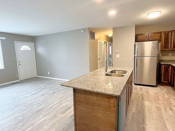 3rd image of 1136 Holly Dr