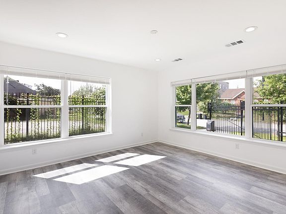 3rd image of 1909 Blodgett St