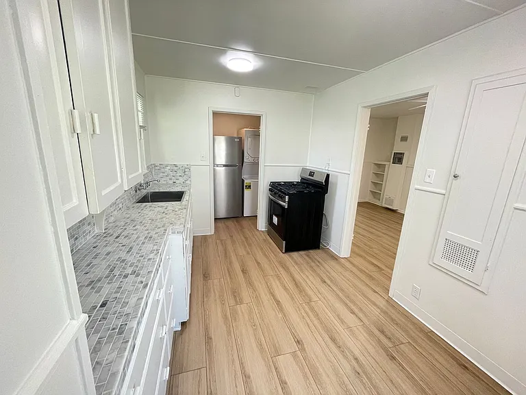 504-506 Elmwood Ave #508 — Photo 8