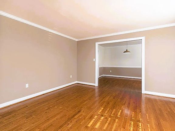 4th image of 9902 Saybrook Ct N
