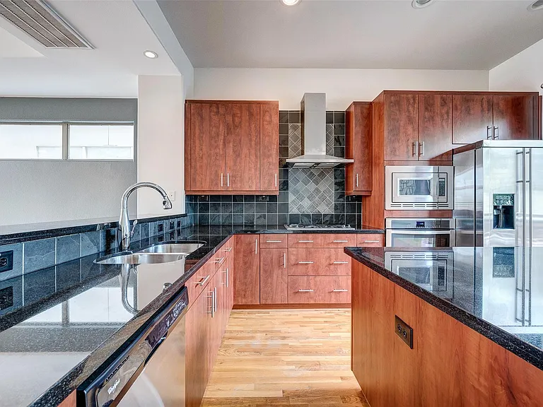 1729 Reinerman St — Photo 17
