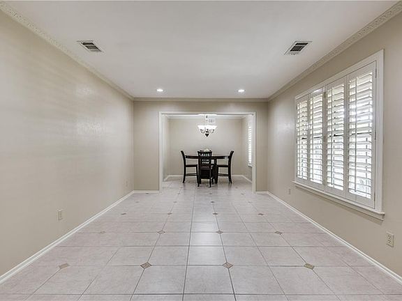5th image of 1002 Glen Crest Ct