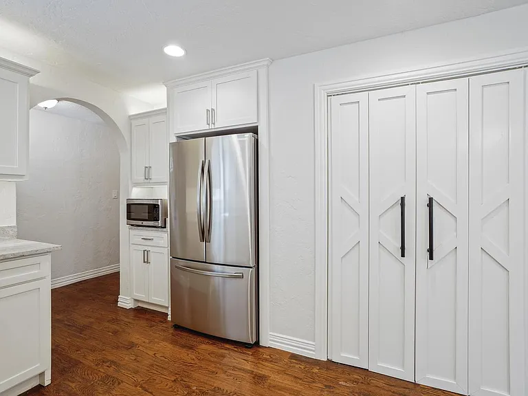 122 Hollywood Ave — Photo 11