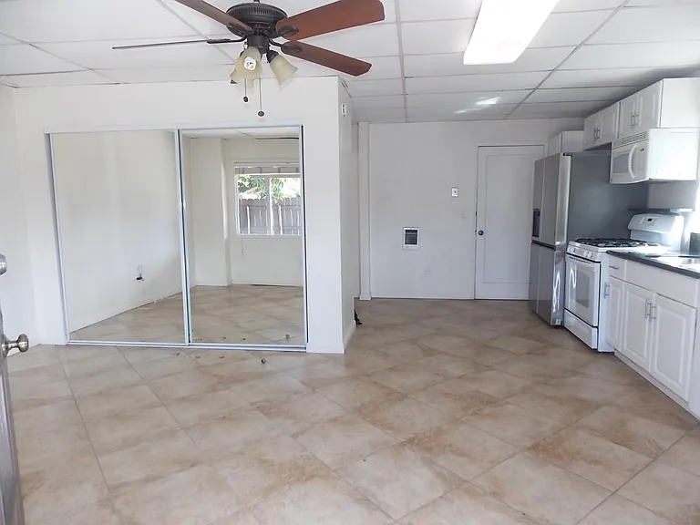 Bedroom & Dining area