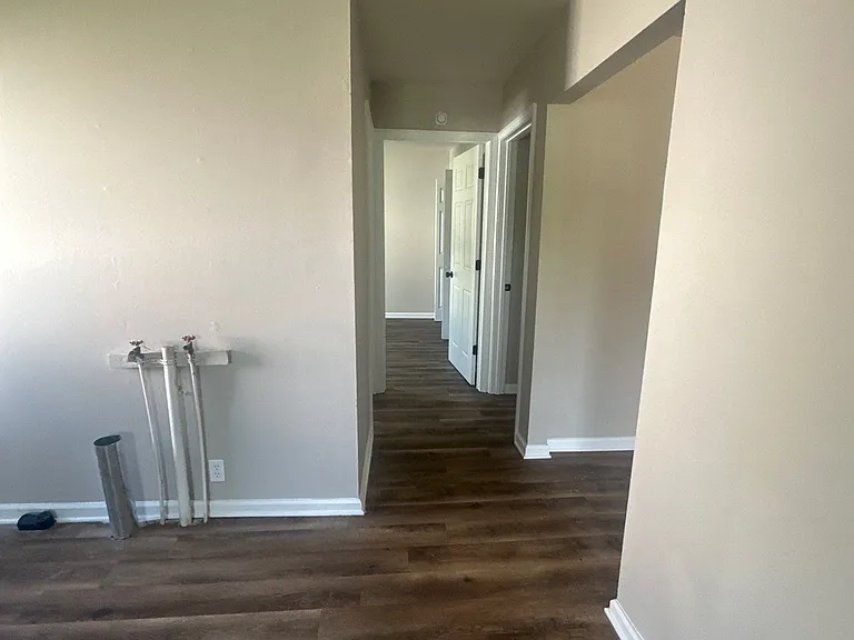 230 W Thomas St — Photo 6