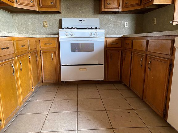 4th image of 106 Alastair Dr