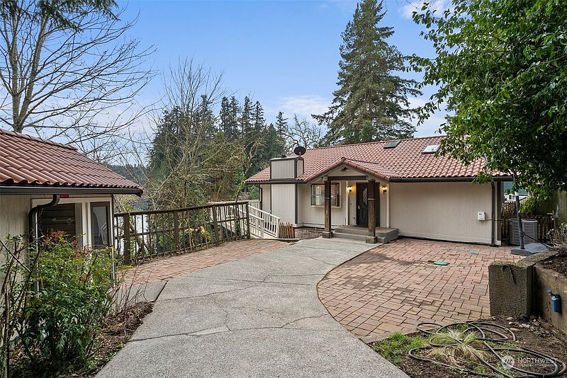 3rd image of 10245 SE 46th Avenue
