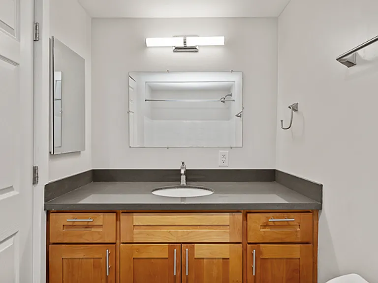 Aloha House Apartments — Photo 10