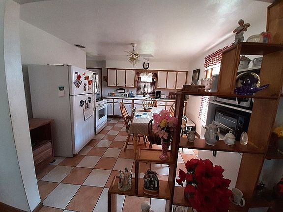 4th image of 630 Birch St