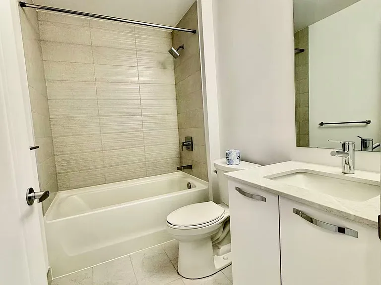 75 James St S #901 — Photo 5