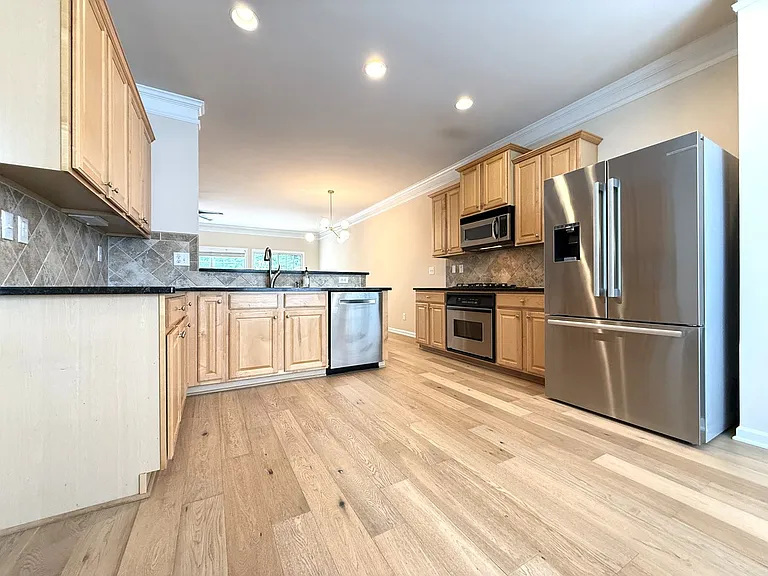 635 Coligny Ct — Photo 3
