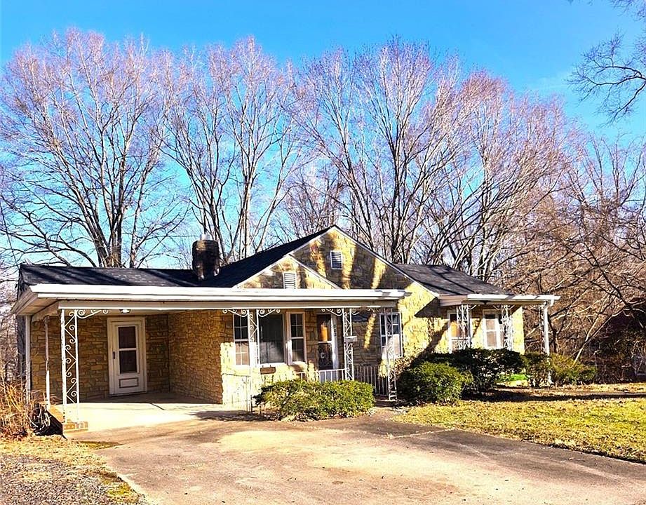 1st image of 802 E Warren Ave
