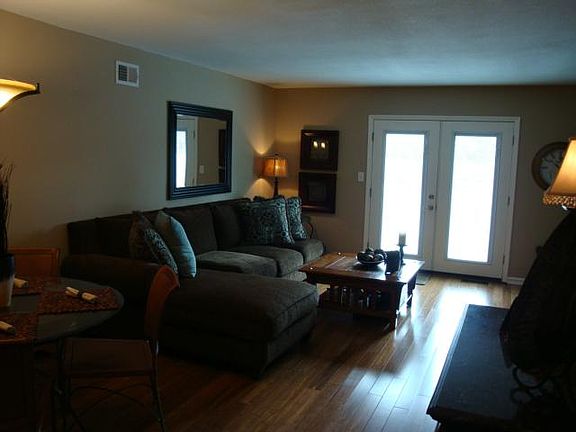 3rd image of 9612 Perry Ln