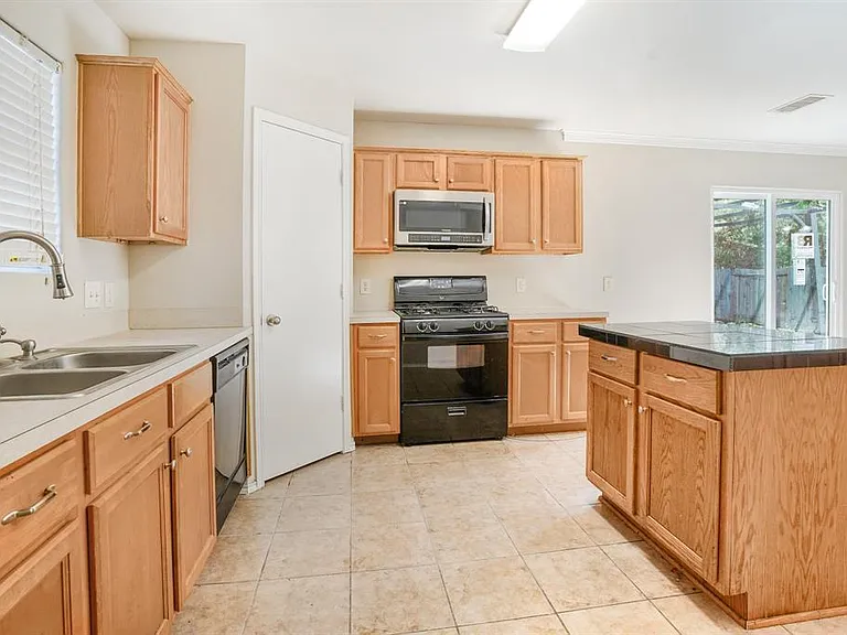 410 Laurel Sage Dr — Photo 6