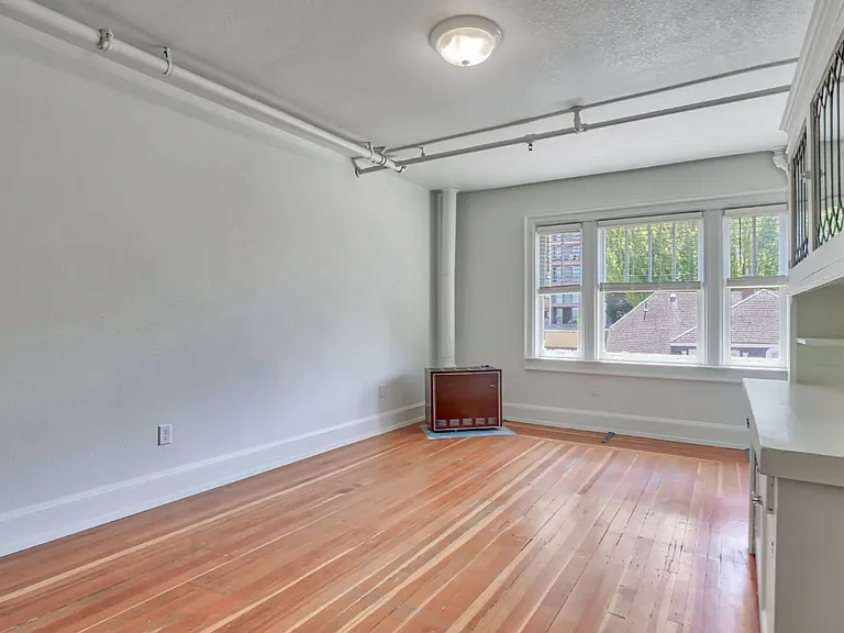 Cambrian Apartments — Photo 14