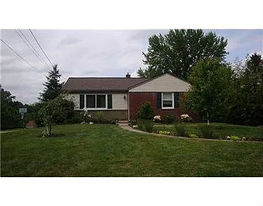 321 Guenevere Dr photo 1