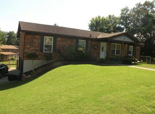 1298 Glenwood Dr, Radcliff, KY 40160