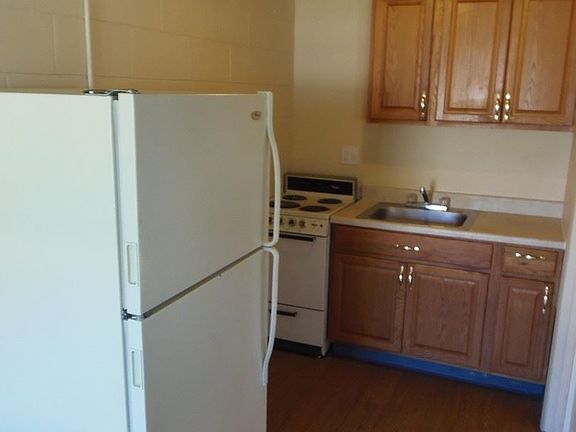 3rd image of 289 S Clarendon Ave #B