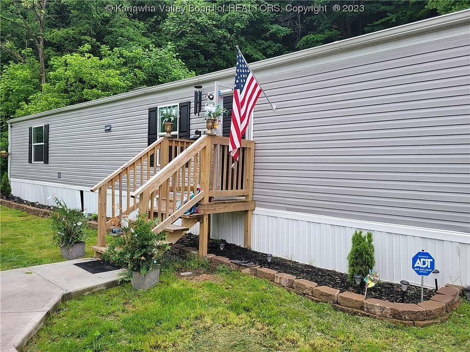 1st image of 3121 1/2 Sissonville Dr